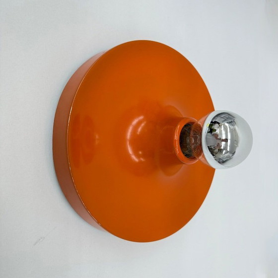 Image 1 of Mid-century design honsel oranje space age schijflamp , jaren 1970 toegeschreven aan Charlotte Perriand voor les arcs