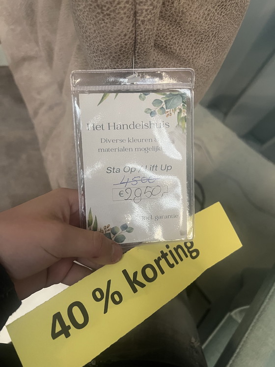 Image 1 of ¡Relájate y levántate!: Sillón elevador de lujo – como nuevo – ¡40% de descuento!