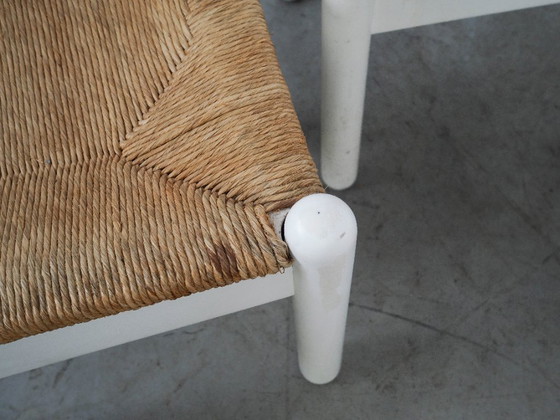 Image 1 of Conjunto de cuatro sillas de madera de haya, diseño italiano, década de 1980, fabricadas en Italia.