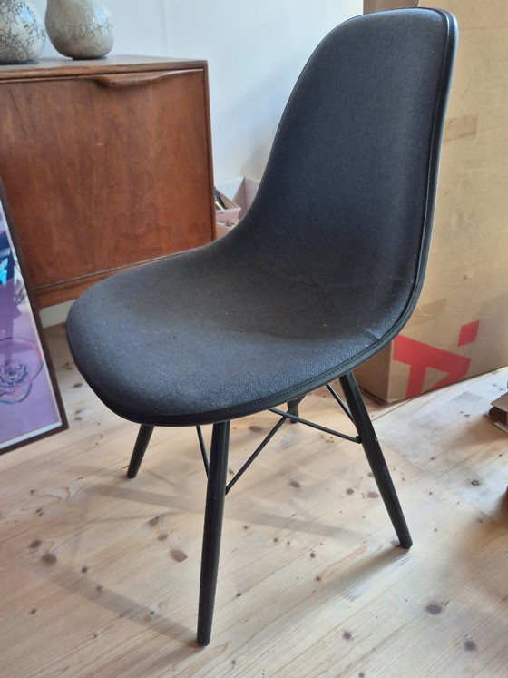 Herman Miller DSW Shell Chair Grey Upholstered – Dining chairs, Fiberglass (photo 3 of 5)