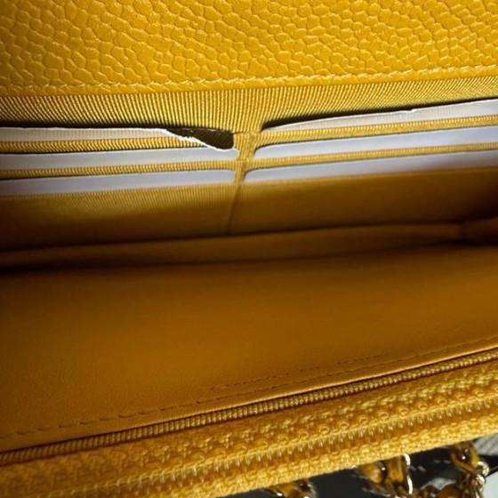 Image 1 of Portafoglio Chanel con catena WOC - Serie 25 in pelle trapuntata color giallo caviale