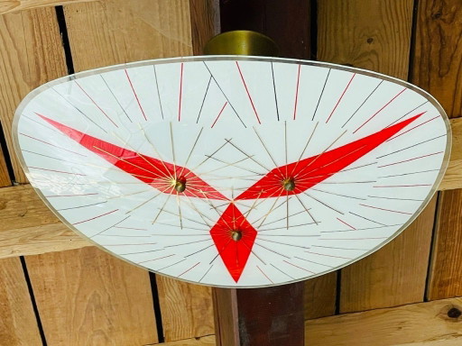 Plafonnier triangulaire en verre et laiton de style Mid-Century