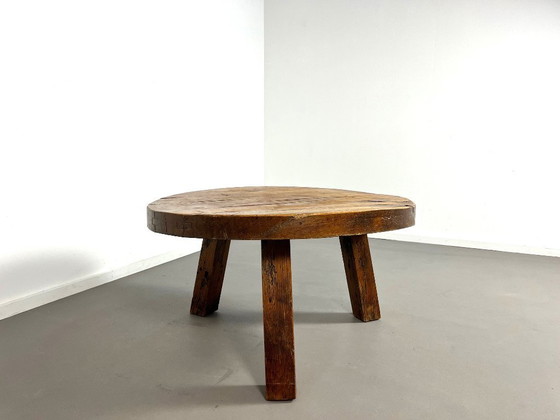 Image 1 of Antiker runder Couchtisch im spanischen Brutalismus-Stil aus massiver Eiche, 1930er Jahre