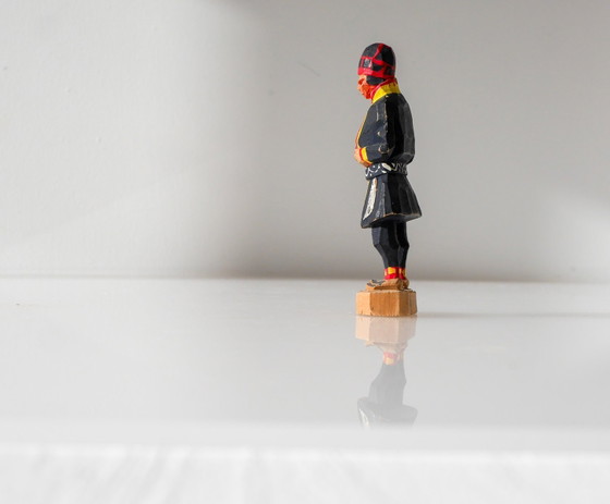 Skandinavische traditionelle handgeschnitzte samische Figur aus der Mitte des 20. Jahrhunderts von Georg (photo 15 of 17)