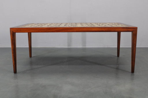 Mesa de centro danesa de mediados de siglo Haslev Mobelsnedkeri con azulejos de cerámica Royal Copenhagen, hacia 1960