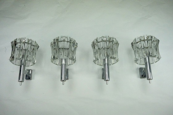 Image 1 of Ensemble de quatre grandes appliques en verre de Murano et en laiton chromé, Italie, années 1960.