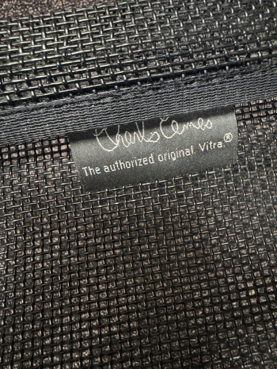 Image 1 of 8 chaises Vitra Eames EA 108 – Toile noire / Structure chromée