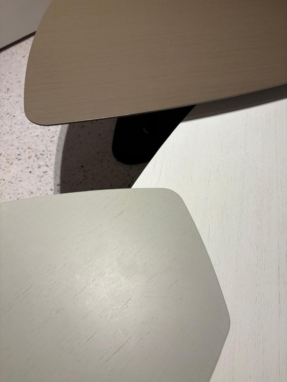 Image 1 of tables d'appoint au design élégant