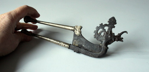 Antique cigar cutter - Artfully Asian decorated - Metal