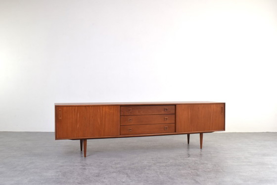 Image 1 of Dänisches Teak-Sideboard aus der Mitte des 20. Jahrhunderts, 1960er Jahre.