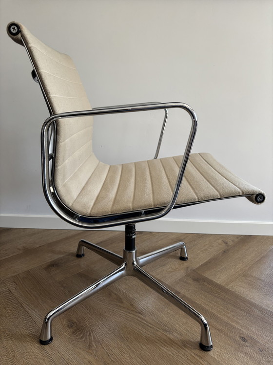 Image 1 of original Vitra Eames Aluminum Chair EA 108