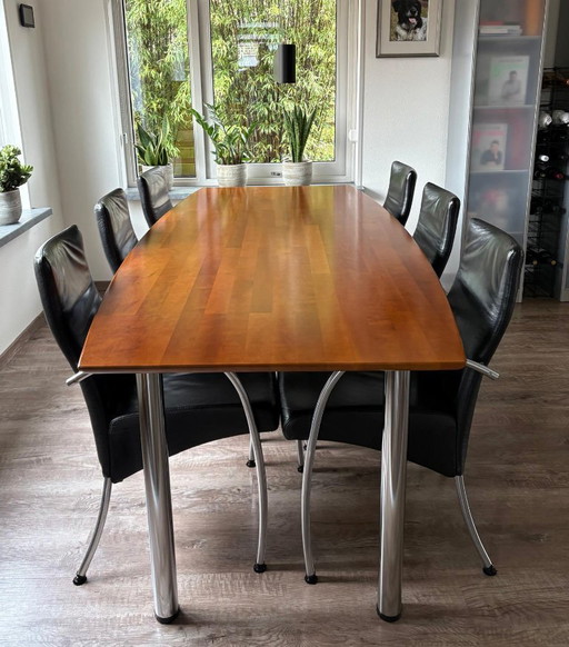 Complete dining area with 6 chairs