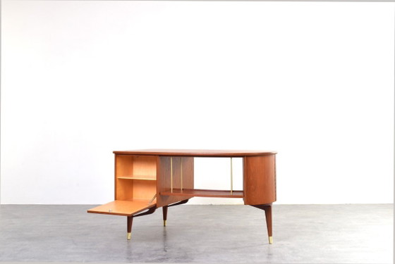 Image 1 of Bureau van organisch teakhout uit het midden van de 20e eeuw van Sola Møbler, jaren 60.