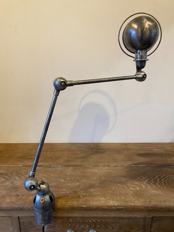 Image 1 of Lampe de bureau Jieldé jielde 2 bras de 40cm avec base étau graphite industriel Jean Louis Domecq 1950 vintage