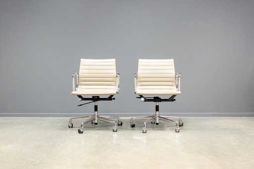 Eames EA117 office chair, 6x