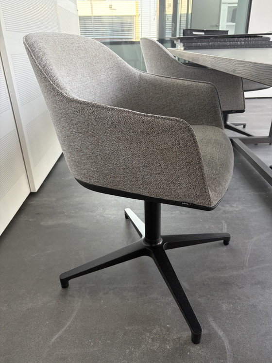 Image 1 of 12 poltrone Vitra Soft Shell