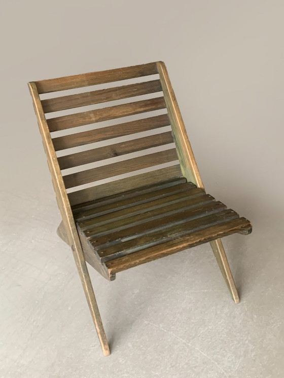Image 1 of Opklapbare lattenstoel (schaarstoel)  uit het midden van de 20e eeuw