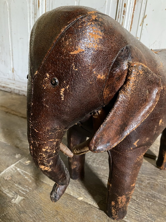 Elefante Dimitri Omersa – Pouf, Pelle (photo 5 of 15)