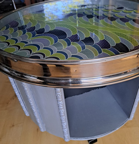 Image 1 of Carousel table