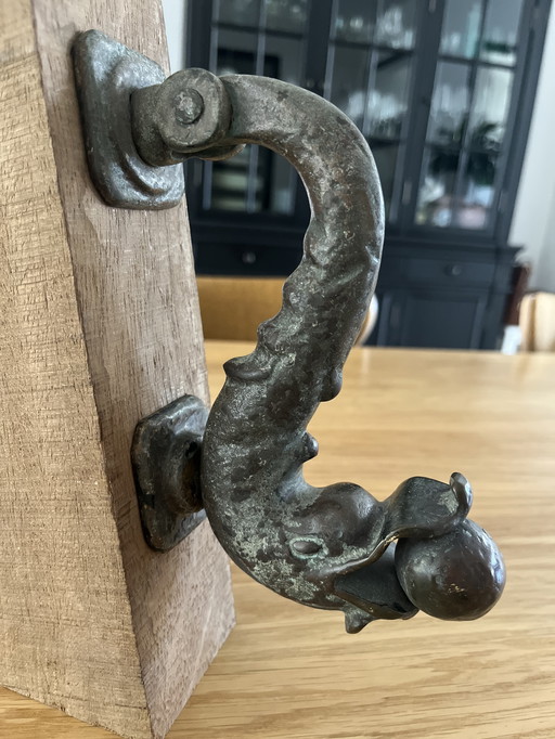 Heurtoir de porte ancien en bronze