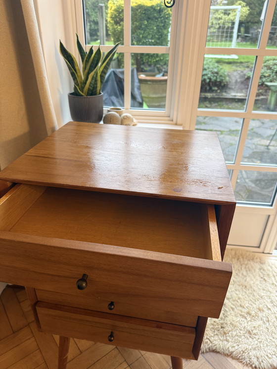 Image 1 of Cassettiera in legno massello di metà secolo - Condizioni eccellenti