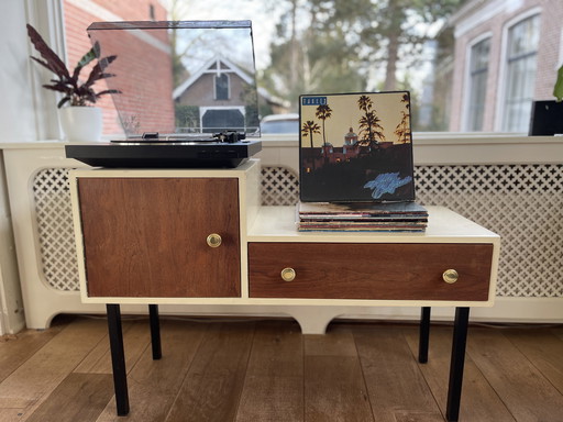 TV / Vinyl table Sweden