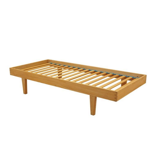 Essenhouten bed, Deens design, jaren 70, gemaakt in Denemarken.