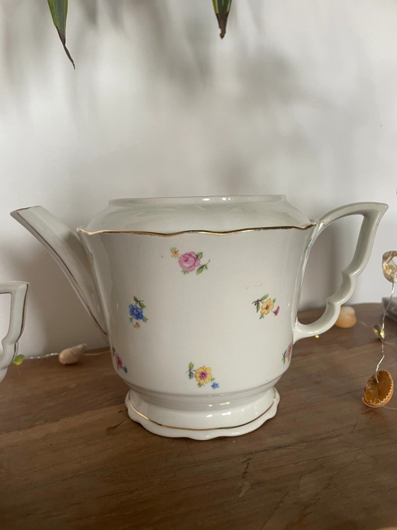 Teekanne und Milchkännchen aus Porzellan – Geschirr, Porcelain (photo 2 of 6)