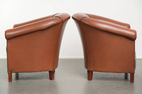 2x In Goede Staat Verkerende Rundleren Clubfauteuil Met Een Luxe Uitstraling In Engelse Stijl – Leather (photo 4 of 13)