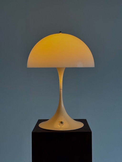 Lámpara de mesa Louis Poulsen Panthella de Verner Panton