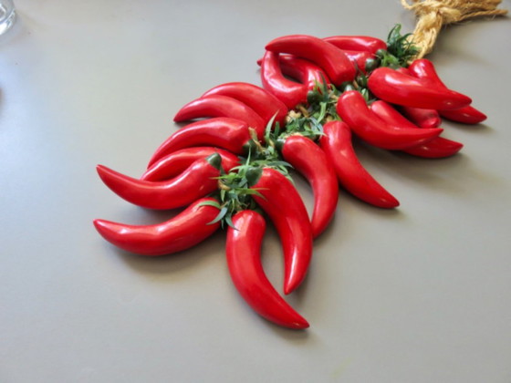 Corde de Piments d'Espelette en Céramique, Pays Basque, France, 1960 – Objets déco, Ceramic (photo 3 of 13)