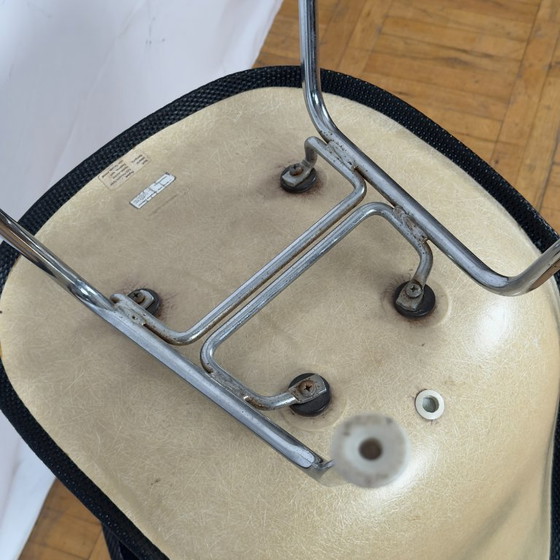 Image 1 of Vintage Herman Miller DSX glasvezel stoel van Ray & Charles Eames, 1971 - Mid Century Modern Icoon, zwarte bekleding
