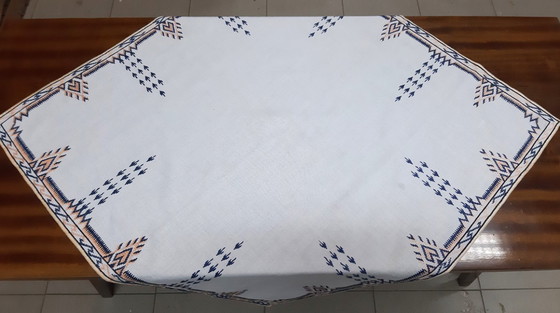 Image 1 of Nappe vintage brodée à la main 78 x 75 cm