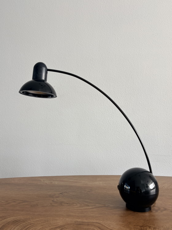 1980er-90er Postmoderne Space Age Tischlampe – Schwarz – Tischlampen, Metal, Plastic (photo 3 of 12)