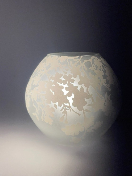 Image 1 of Lampe de table KNUBBIG Vintage IKEA en verre dépoli avec détails de fleurs de cerisier