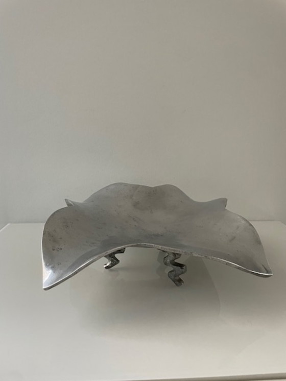Image 1 of Unieke handgemaakte aluminium schaal met sculpturale bloemvorm