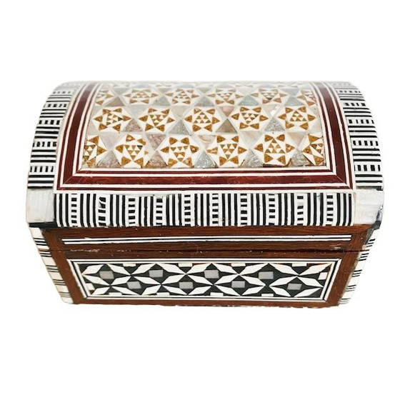 Image 1 of Vintage Khatam geometrische houten sieradendoos parelmoer inlegwerk hout 1970's