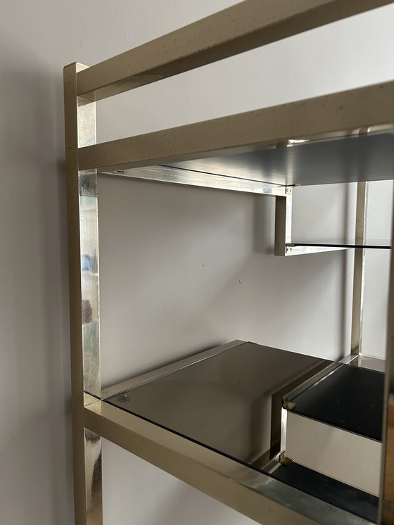 Image 1 of 20e-eeuwse Italiaanse etagèreplanken van messing en rookglas, jaren 70