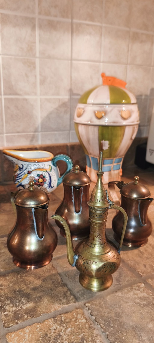 Ensemble de 5 cafetières arabes vintage Dallah en cuivre et laiton, style turc et moyen-oriental – tafelaccessoires, Brass