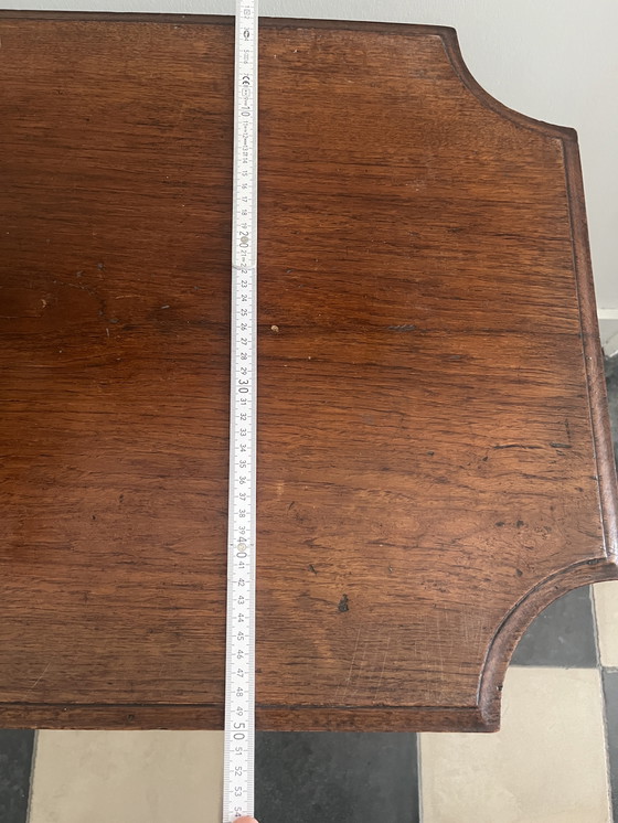 Image 1 of Wunderschöner antiker Beistelltisch aus Eiche – Originalbein