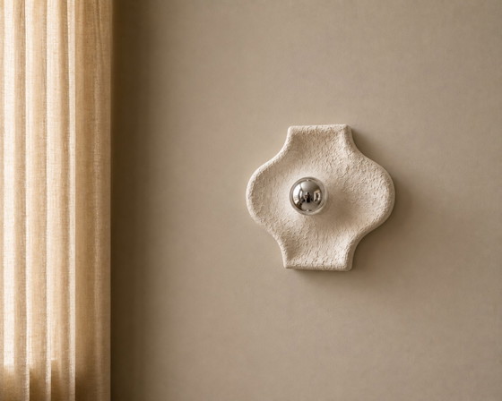 Exceptional 1970s Vintage Sculptural Wall Light With A Highly Distinctive Organic Relief Design. – Ceramic (photo 3 of 10)