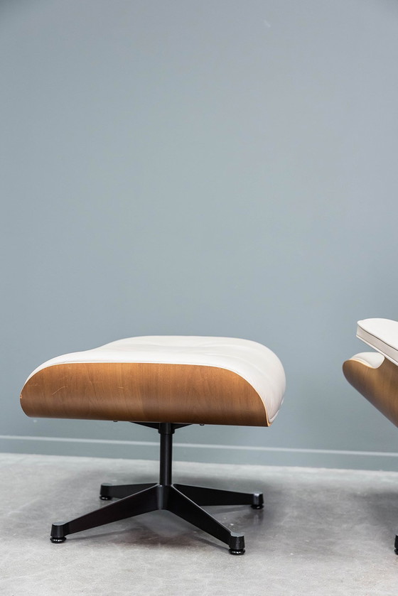 Image 1 of Sillón Eames + otomana