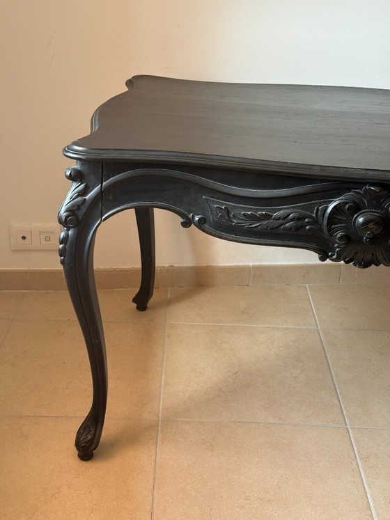 Image 1 of Mesa de comedor/escritorio de estilo barroco en madera de haya negra.