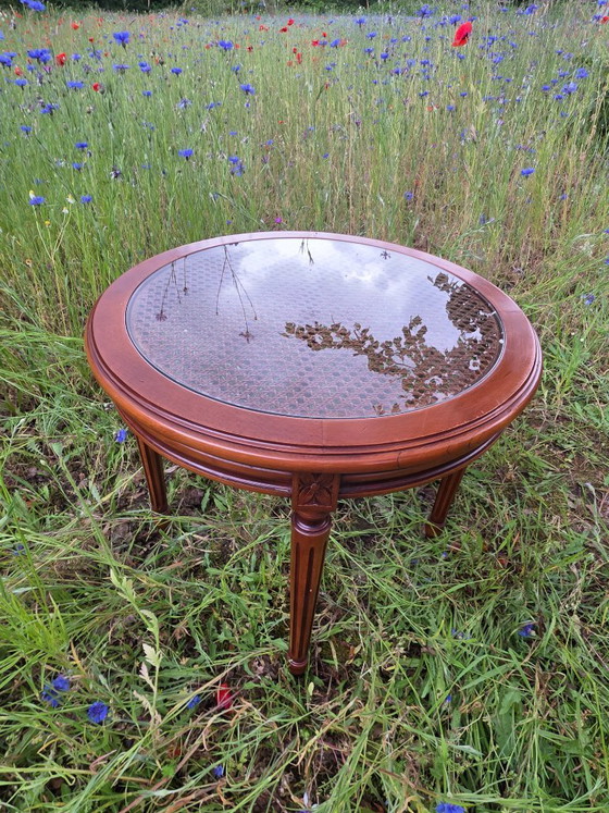Image 1 of Tavolino rotondo vintage con intreccio in vimini viennese