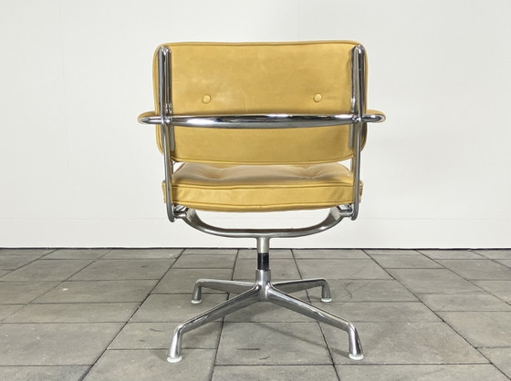 Sedia Herman Miller Intermediate anni '60, disegnata da Chatles & Ray Eames – Sedie da conferenza, Aluminium (photo 4 of 10)