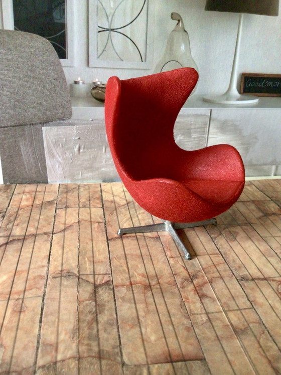 Poltrona a uovo in miniatura vintage di Arne Jacobsen – Oggetti decorativi, Metal, Other (photo 7 of 11)