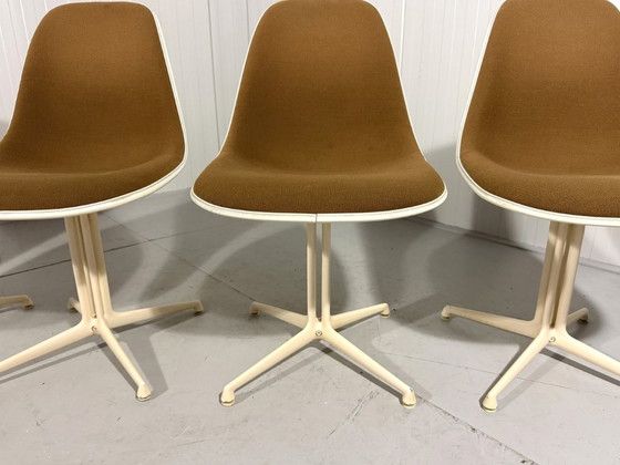 Image 1 of Cinco sillas La Fonda de Eames para Herman Miller, década de 1960.