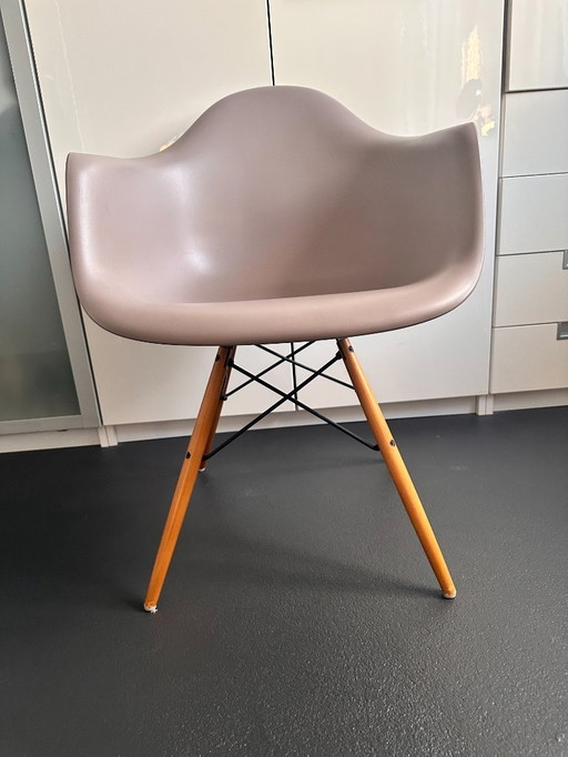 Vitra Eames stoel DAW