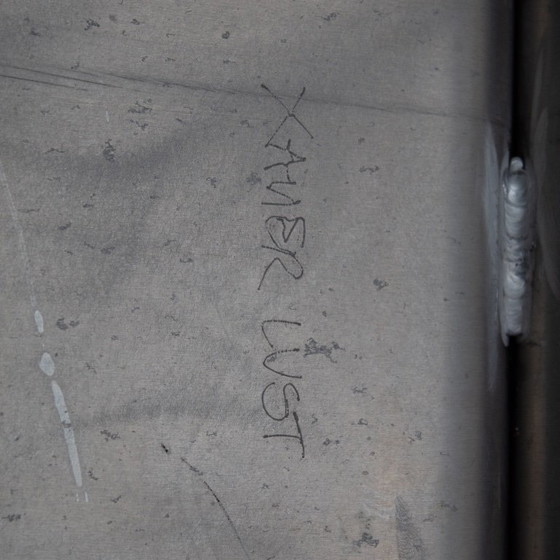 Image 1 of Metalen stoel en bijzettafelset van Xavier Lust