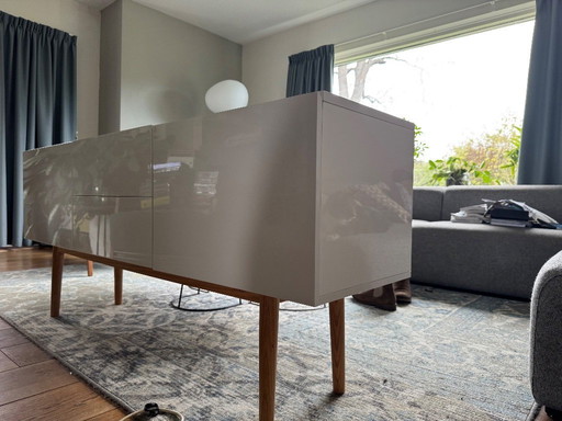 Reines „Holz-Flair“. Sideboard